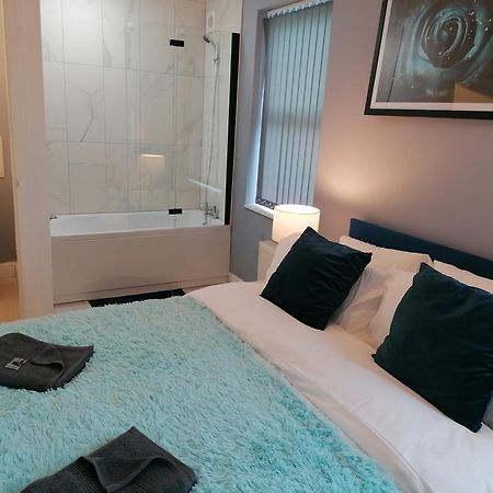 Blok 3 -Jacuzzi Suites, Apartment & Ensuite Rooms Blackpool Exterior photo