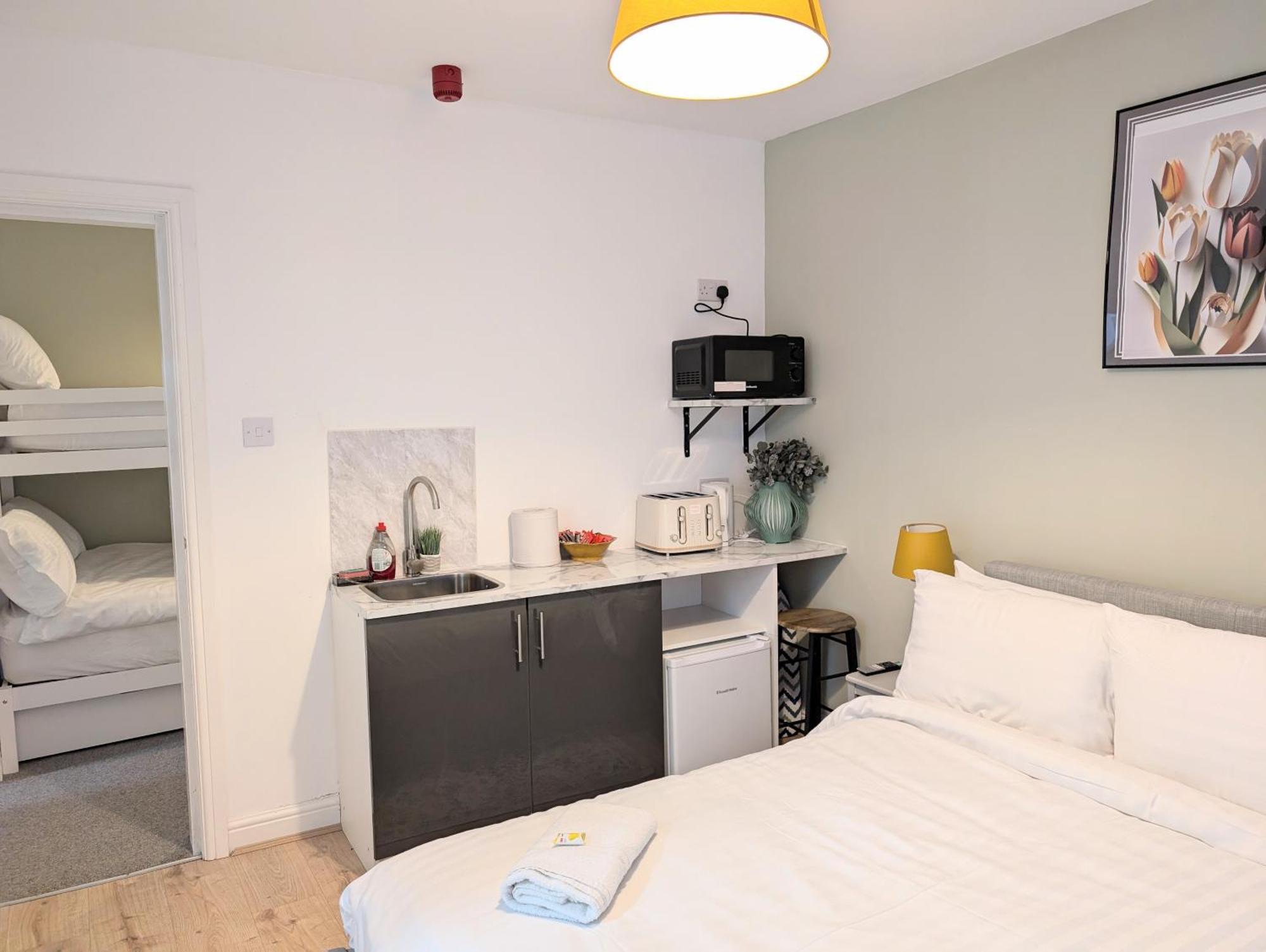 Blok 3 -Jacuzzi Suites, Apartment & Ensuite Rooms Blackpool Exterior photo