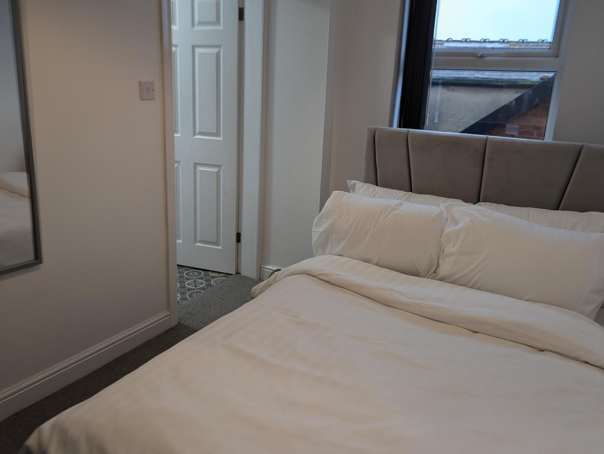 Blok 3 -Jacuzzi Suites, Apartment & Ensuite Rooms Blackpool Exterior photo